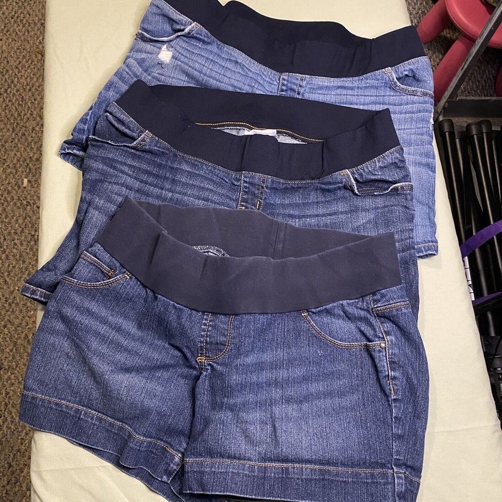 Lot Of 3 Maternity Shorts Size Large Denim 2 Liz lange 1 Motherhood Good Shape
